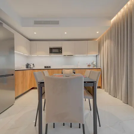 Official Mercury With Pool Access & Views 360 Estates Apartment *
