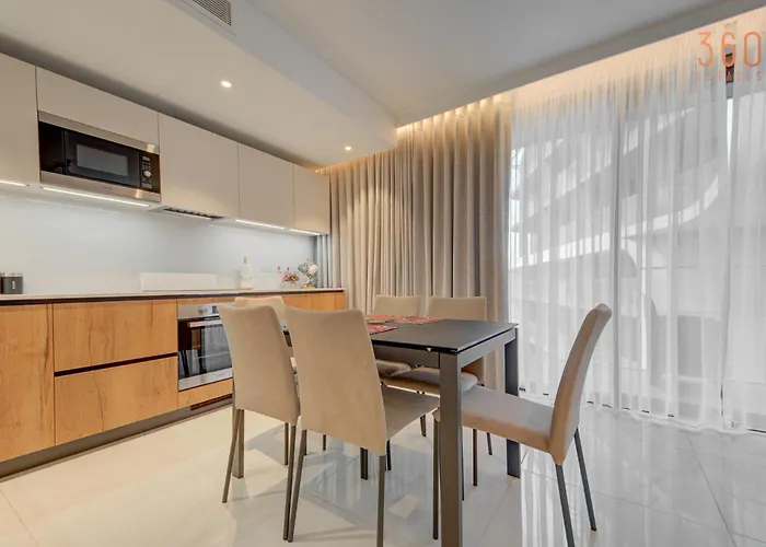 Official Mercury With Pool Access & Views 360 Estates