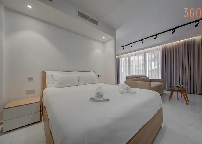 Official Mercury With Pool Access & Views 360 Estates Apartman *