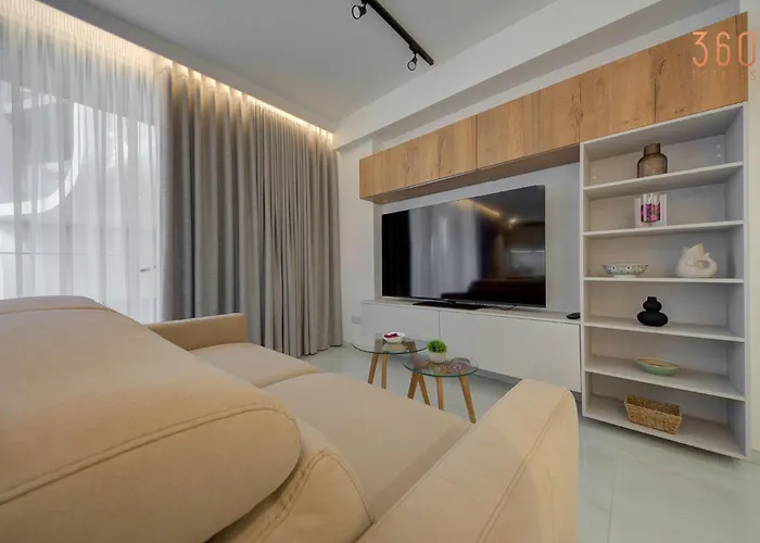 Official Mercury With Pool Access & Views 360 Estates