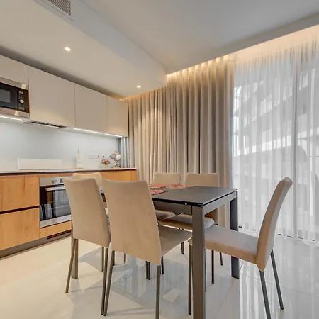 Official Mercury With Pool Access & Views 360 Estates