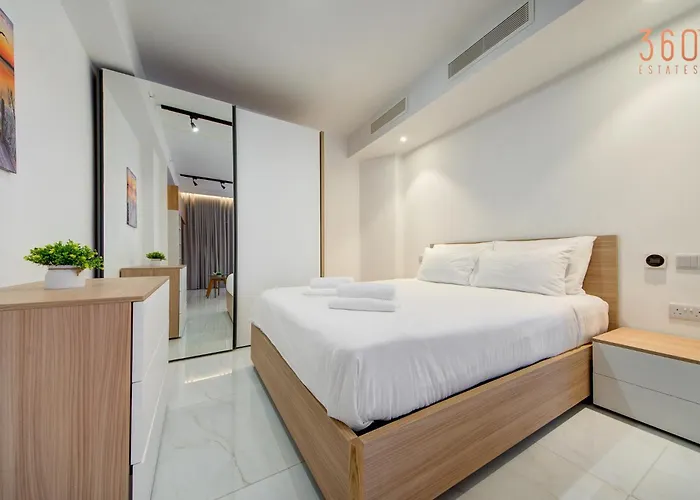 Official Mercury With Pool Access & Views 360 Estates