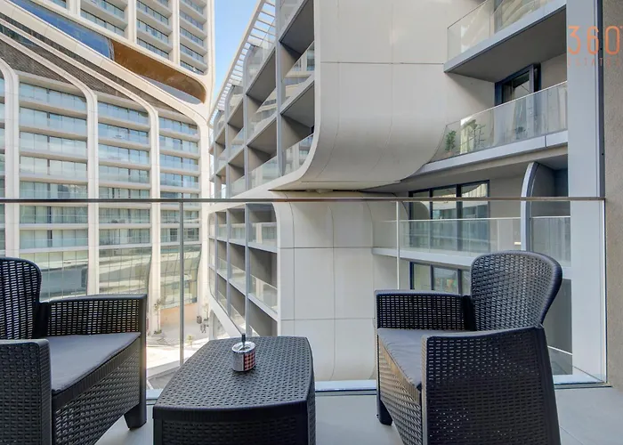 Official Mercury With Pool Access & Views 360 Estates Апартаменты *